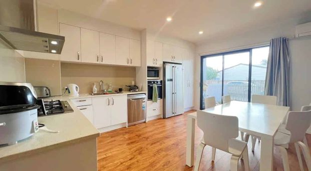 4 Bedroom, 4 Bathroom Apartment close to Uni - Photo 1