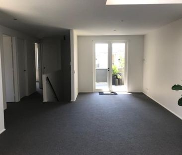 2D Lambeth Pl, St Kilda - Photo 3