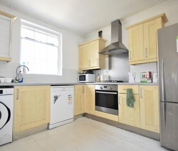 4 bedroom terraced house to rent - Photo 3