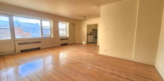 ** Because You Deserve Large 2bed 1.5bath, Concrete Building, CDN, UDM - Photo 2