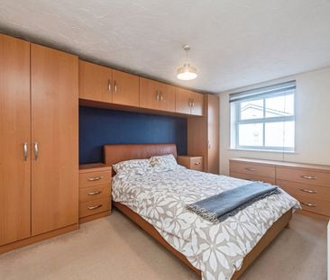 2 Bed Flat, Elm Park, RG30 - Photo 5