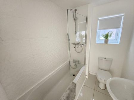 2 bedroom semi-detached house to rent - Photo 2