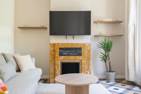 A Louer Marseille 13007 Endoume / Saint-Victor Magnifique Type 3 meublé 52m2 au coeur d'Endoume avec balcon - Photo 2