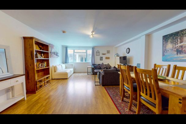 2 Bed Flat, Southwark Park Road, SE16 - Photo 1