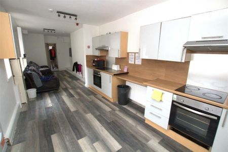 8 bedroom terraced house to rent - Photo 5