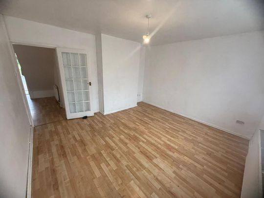 4 bedroom terraced house to rent - Photo 1