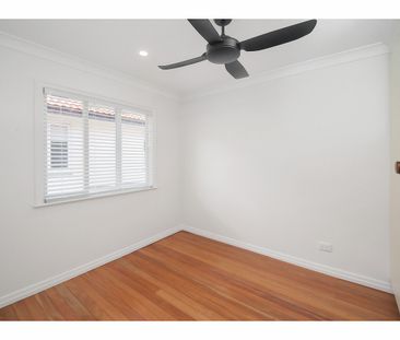 Beautifully Renovated - Brand New Open Plan Kitchen - Photo 3