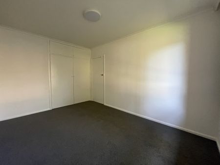 2 / 11 Rothschild Street, Glen Huntly - Photo 2