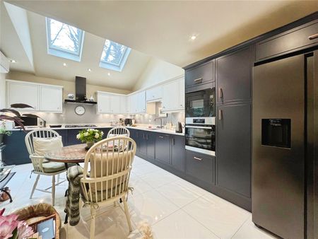 Vicarage Crescent, Egham, Surrey, TW20 9JP - Photo 2