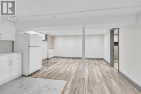 61 SUNDIAL CRESCENT - Photo 2