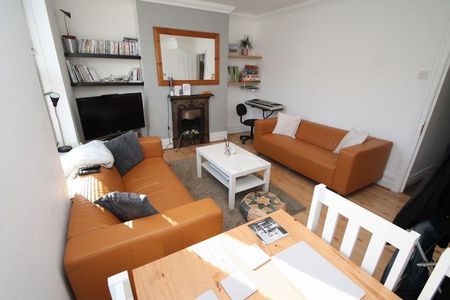 3 bedroom apartment to rent - Photo 2