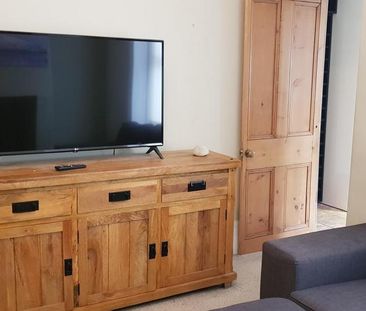 4 bedroom private hall to rent - Photo 1