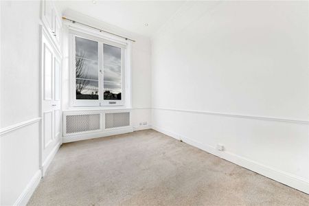 A wonderful two bedroom apartment set on the second floor (with lift) of this pretty white stucco conversion in prime Little Venice. - Photo 5