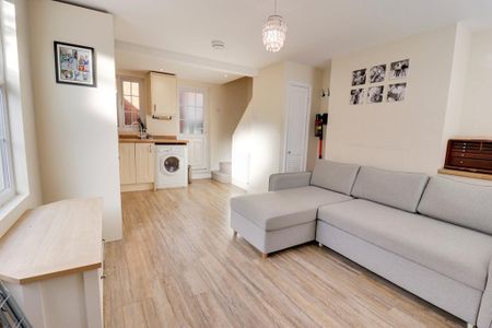 1 bedroom character property to rent - Photo 2