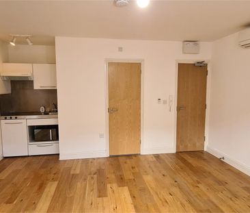 Flat 2, 24 Newmarket Road, Cambridge - Photo 3