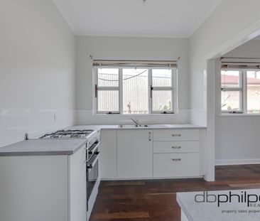 NEWLY RENOVATED FAMILY HOME - Photo 5
