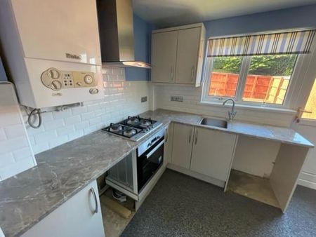 2 bedroom semi-detached house to rent - Photo 5