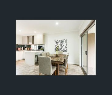 BEAUTIFUL PRIVATE & SPACIOUS TOWNHOUSE - Photo 3