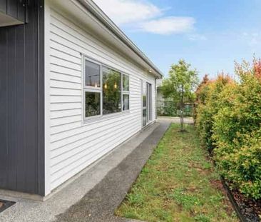 Beautiful 4-Bedroom Home on Kare Ariki, Pukekohe - Photo 1