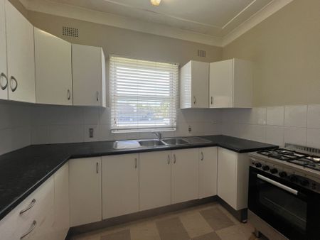 Just Listed - Cosy home, Handy location - Photo 4