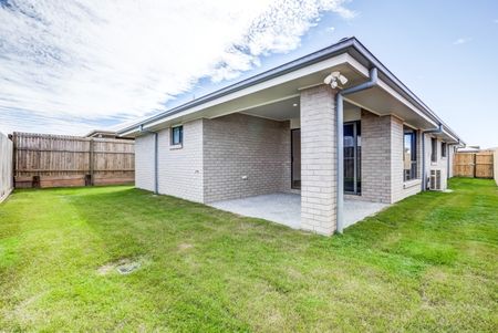 5 Gregor Crescent, Coomera QLD 4209 - House For Rent | Domain - Photo 5