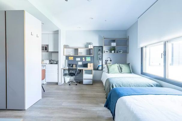 Calle Camilo José Cela, Sevilla, Andalusia 41018 - Photo 1