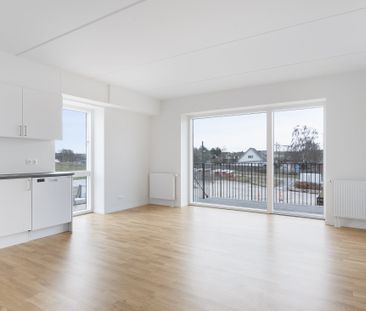 3-vær. lejlighed med egen altan - Photo 1