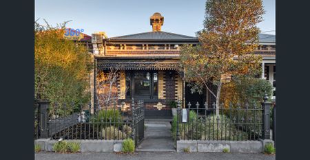 Well presented Contemporary Living with Victorian Charm - Photo 2