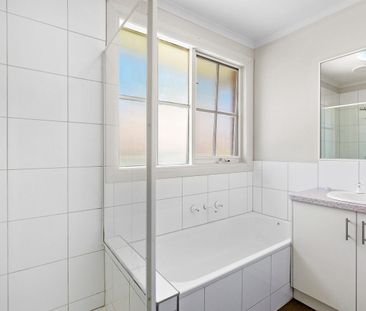 Neat 3-Bedroom Townhouse in a Prime Elsternwick Location - Photo 6