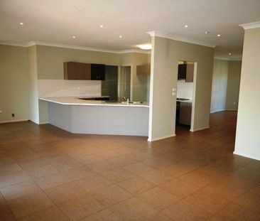 Spacious Single-Level Family Home in Gerringong - Photo 2