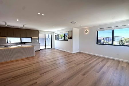 LUXURY NEWLY RENOVATED THREE-BEDROOM HOME WITH BREATHTAKING ELEVATED VIEWS - Photo 5