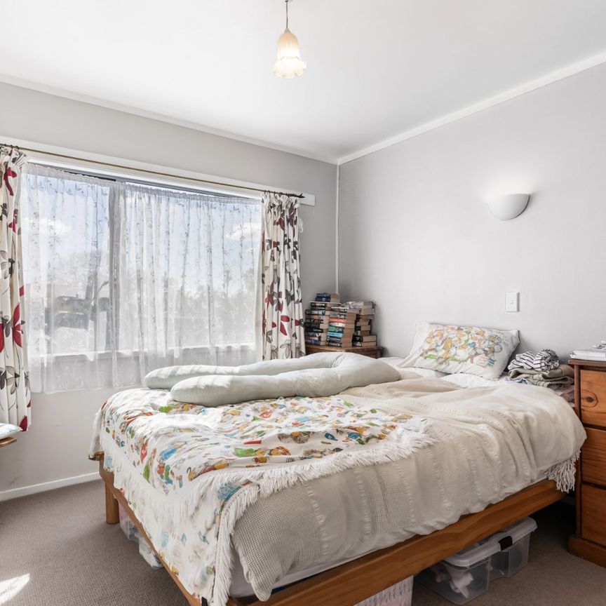 Beautiful Morningside Apartment-Light-Filled Top-Floor One Bedroom Apartment in Prime Location - Photo 1