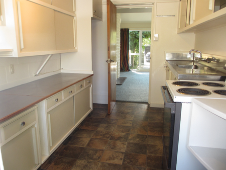 Sunny Three Bedroom Unit in Merivale Available 2nd Feburary 2026 - Photo 3