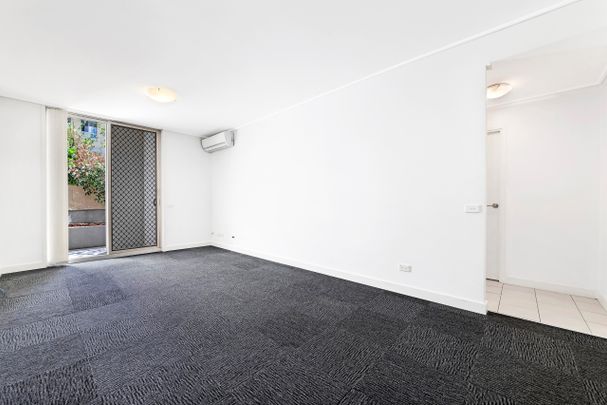 North Facing Courtyard Lifestyle-Pet Friendly! - Photo 1