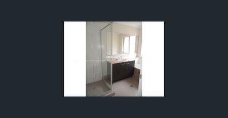 Large 4 bedroom home with media room - Photo 3