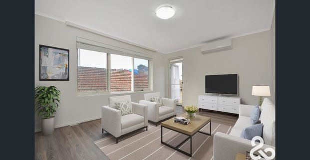 Spacious Refurbished Two Bedroom Apartment With Balcony - Photo 1