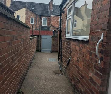 3 bedroom terraced house to rent - Photo 4