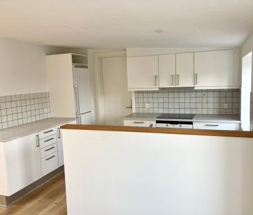 Taglejlighed i Aalborg med altan og udsigt - Photo 1