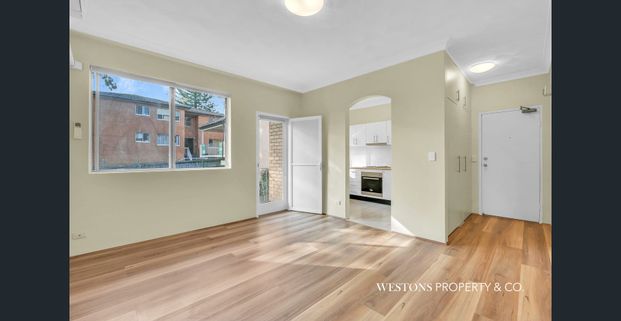 Charming 2 Bedroom First Level Apartment - Photo 1