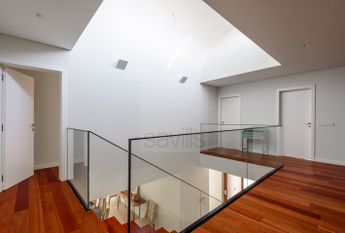 Moradia V5 em Senhora da Hora com jardim e piscina