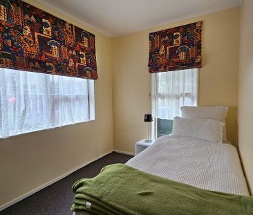 Well presented three bedroom townhouse - Photo 6