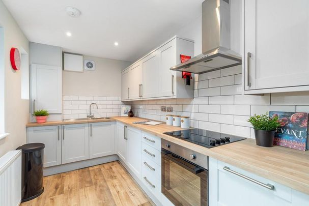 6 bedroom house to rent - Photo 1