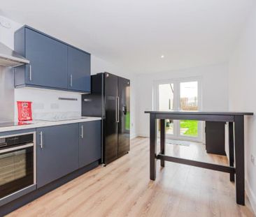 3 bedroom detached house to rent - Photo 2