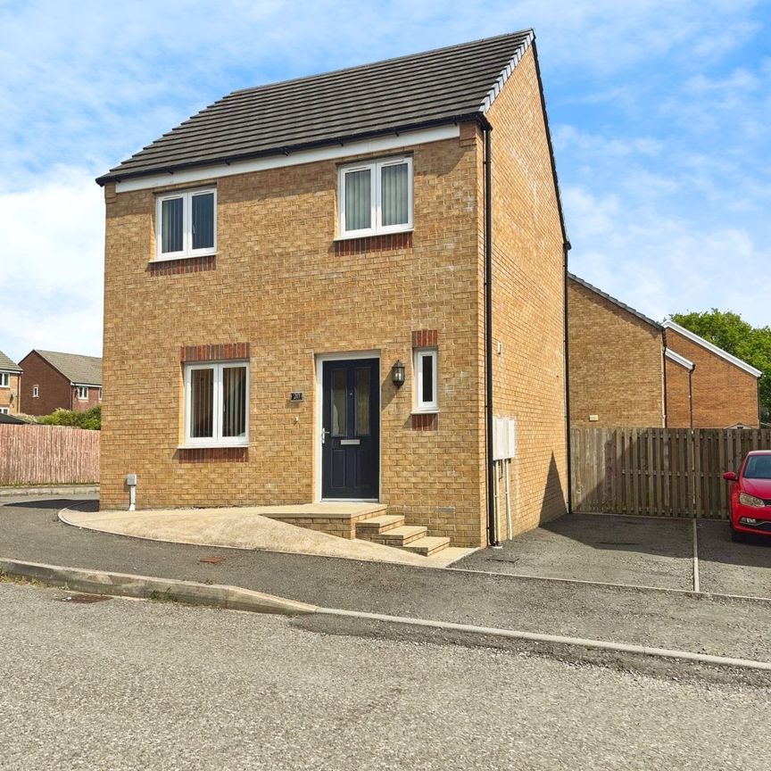 Clos Coed Derw, Penygroes, LLANELLI - Photo 1
