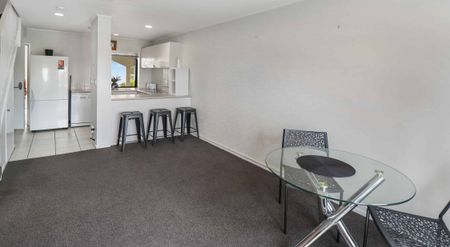 Located in the heart of old Papatoetoe! - Photo 4