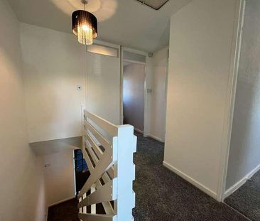 Earlesdon Crescent, Little Hulton, Manchester, M38 - Photo 2