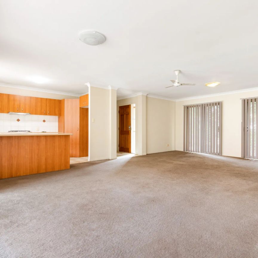 Spacious & Modern 3-Bedroom Home Opposite Parkland - Photo 1
