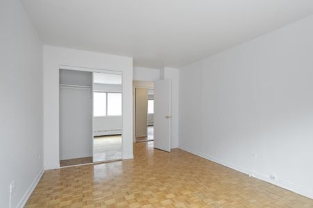 4760 Chemin de la Côte-des-Neiges, Montréal, QC - Photo 2