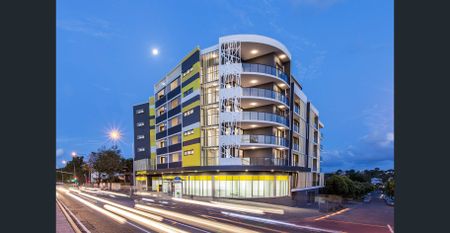 SPACIOUS TWO BEDROOM APARTMENT - Photo 5