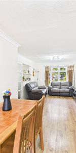 Cranbrook Drive, Berkshire Cranbrook Drive, Berkshire - Photo 3